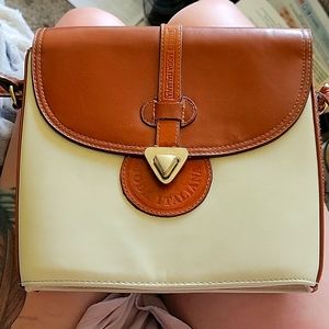 GUC vintage crossbody/bucket bag